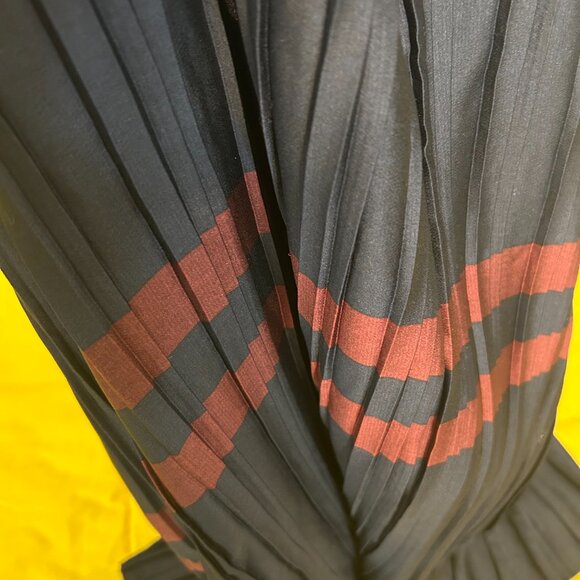 Zara Navy & Cranberry Pleated Chic Color Block Flowy Midi Skirt Size Small - Picture 9 of 9